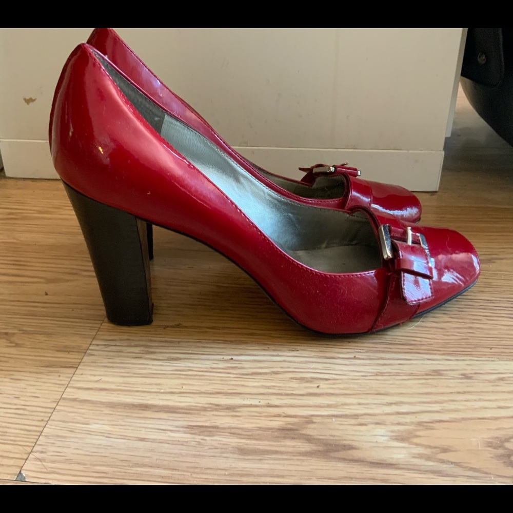 AK Anne Klein Ruby Red Slippers Pumps 9